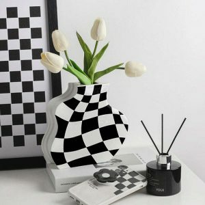 chic checkered vase with wavy design 5170