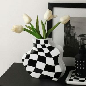 chic checkered vase with wavy design 5375