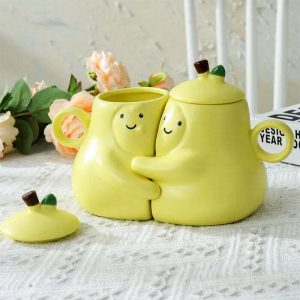 iconic pear shaped couple mugs   perfect match set 2766