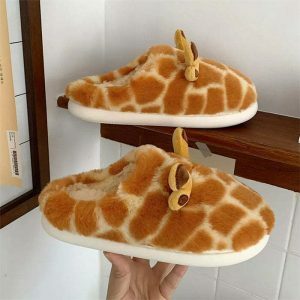 quirky giraffe plush slippers cozy & unique comfort 4986