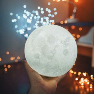 retro moon lamp with 16 colors   chic & dynamic decor 8010