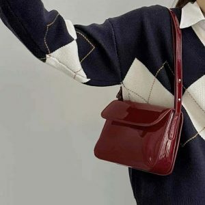 vintage red lacquered bag   chic & timeless accessory 4124