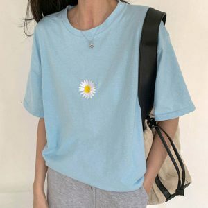 youthful daisy print t shirt   chic & vibrant style 6111