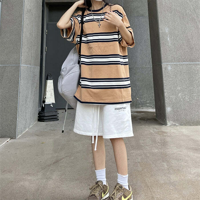 youthful downtown girl striped tee   urban chic fashion 7307