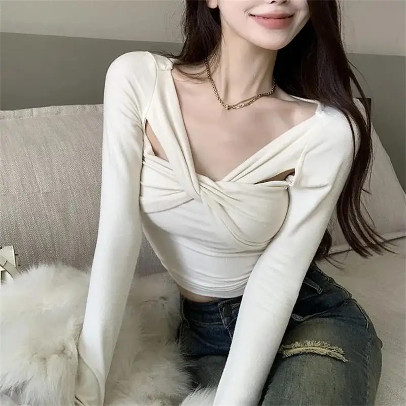 K-POP Inspired V-Neck Cropped Top | Y2K Chic Korean Style | Women's Long Sleeve T-Shirt for Autumn/Winter