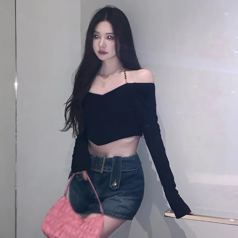 K-POP Style Halter Chain Cropped Long-sleeve T-shirt for Gen Z & Y2K Fashion