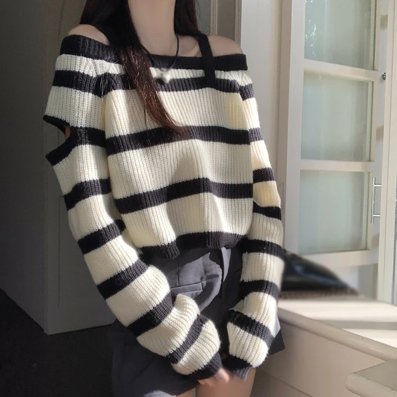 K-POP Style Women's Off-Shoulder Sweater with Contrasting Colors - Korean Fashion Loose Fit Casual Top