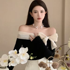 Korean Style Off-Shoulder Black T-shirt with Chic Bow Detail