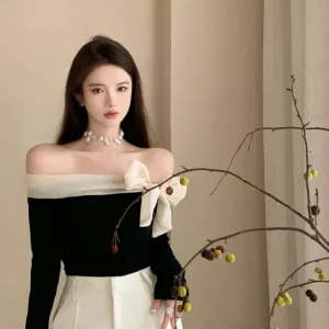 Korean Style Off-Shoulder Black T-shirt with Chic Bow Detail