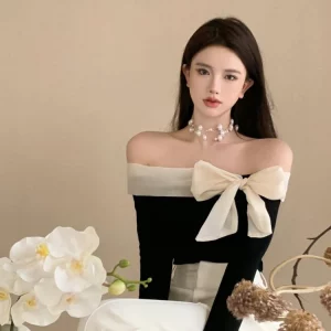 Korean Style Off-Shoulder Black T-shirt with Chic Bow Detail